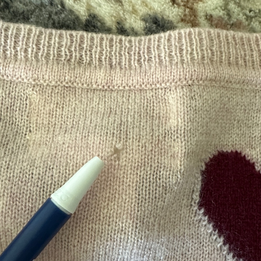 Christian Siriano Cashmere Pink Crewneck Sweater with Burgundy Heart Motif - Picture 6 of 7